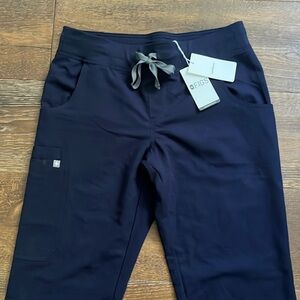 FIGS Kade Cargo Scrub Pant (Petite)